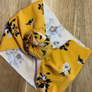 Toddler head wrap with twist